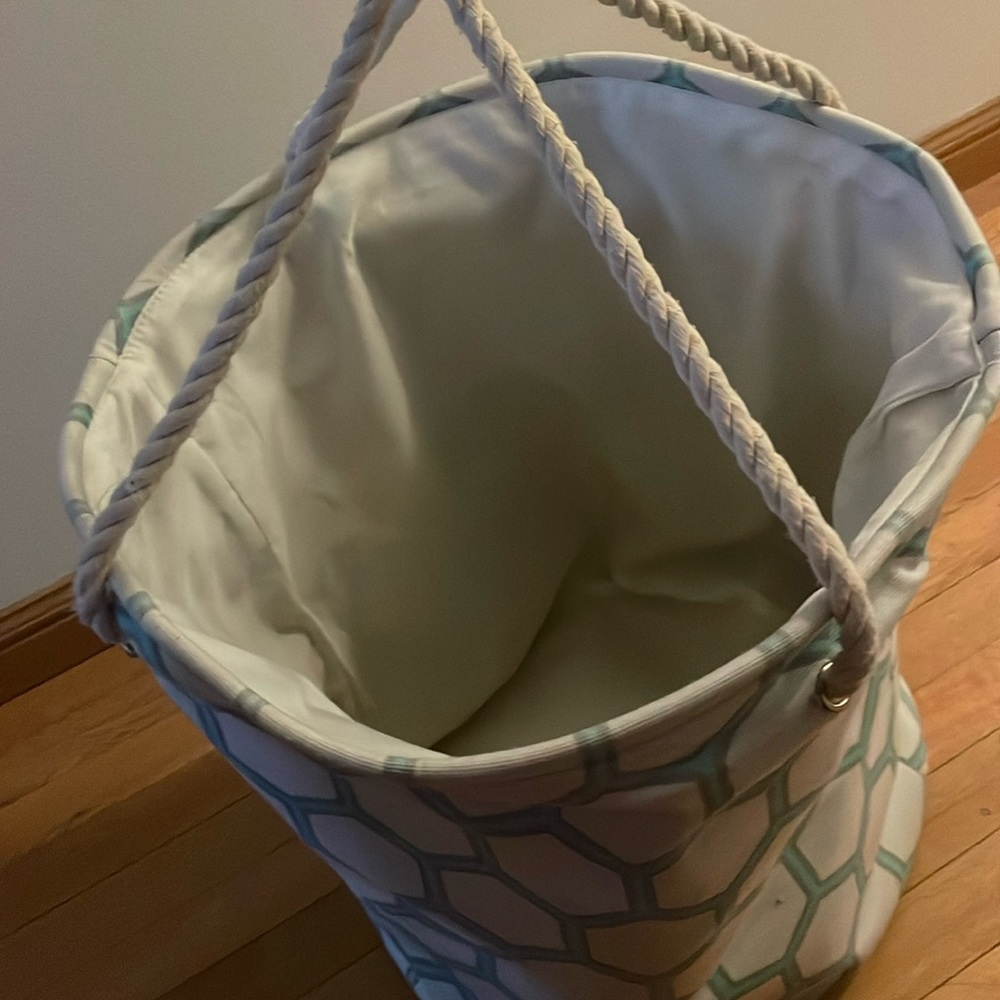 Hamper - Picture 4 of 4